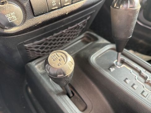 Used 2017 Jeep Wrangler Sport image 17