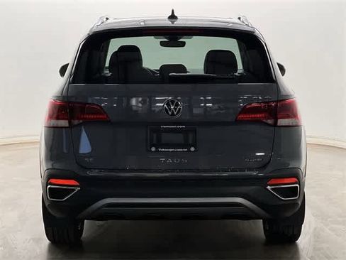 Certified 2023 Volkswagen Taos SE image 4