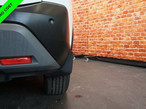 Used 2023 Nissan Rogue S image 83