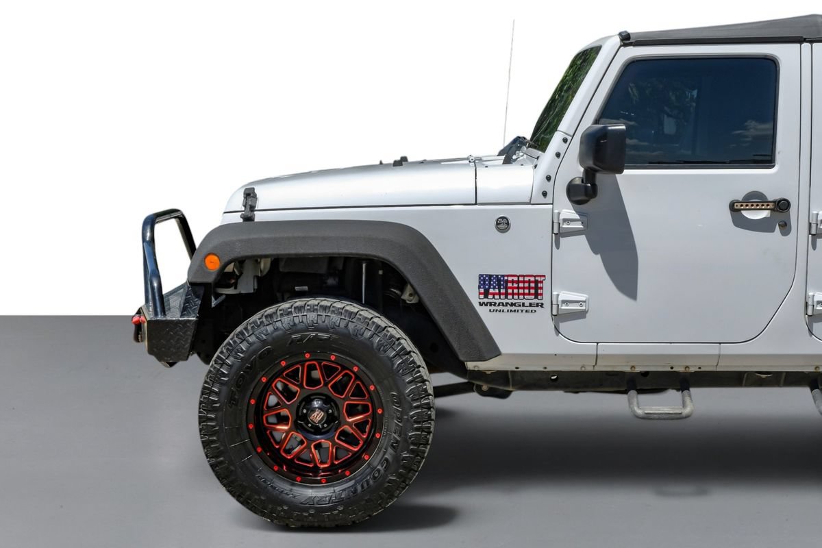 Used 2016 Jeep Wrangler Unlimited Sahara w/ Connectivity Group AWD/4WD image 10