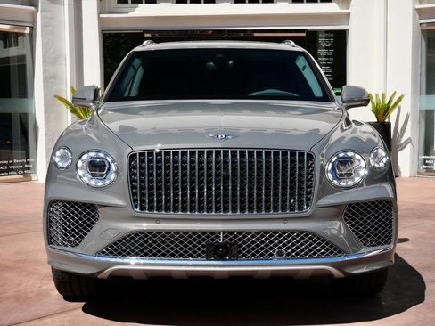Used 2025 Bentley Bentayga AWD/4WD image 10