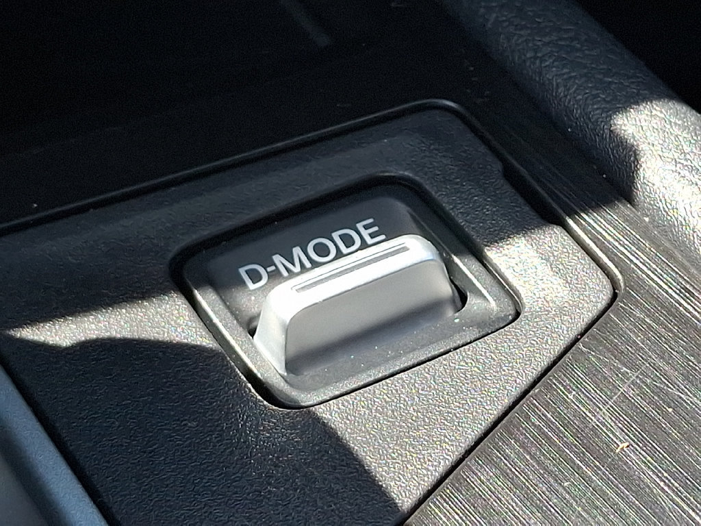 Used 2025 Nissan Kicks SV FWD image 25