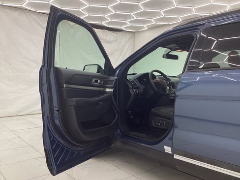 Used 2018 Ford Explorer XLT w/ Equipment Group 201A image 16