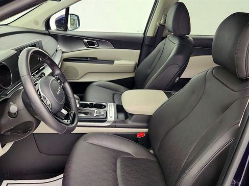 Used 2024 Kia Carnival LX FWD image 12