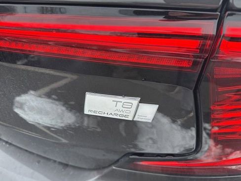 Used 2022 Volvo S90 T8 R-Design image 8