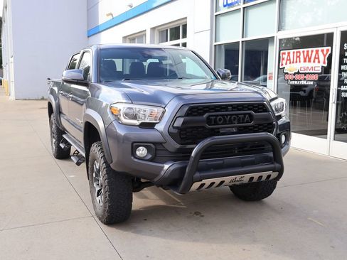 Used 2021 Toyota Tacoma TRD Off-Road w/ Technology Package AWD/4WD image 2