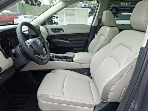 New 2026 Nissan Pathfinder SL image 13