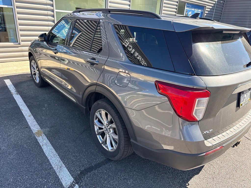 Used 2022 Ford Explorer XLT w/ Equipment Group 202A AWD/4WD image 5