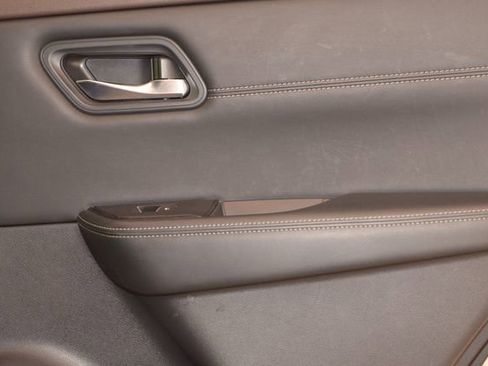 Used 2023 Nissan Rogue SL image 13