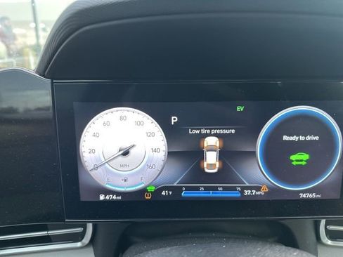 Used 2023 Hyundai Elantra Limited w/ Cargo Package image 11