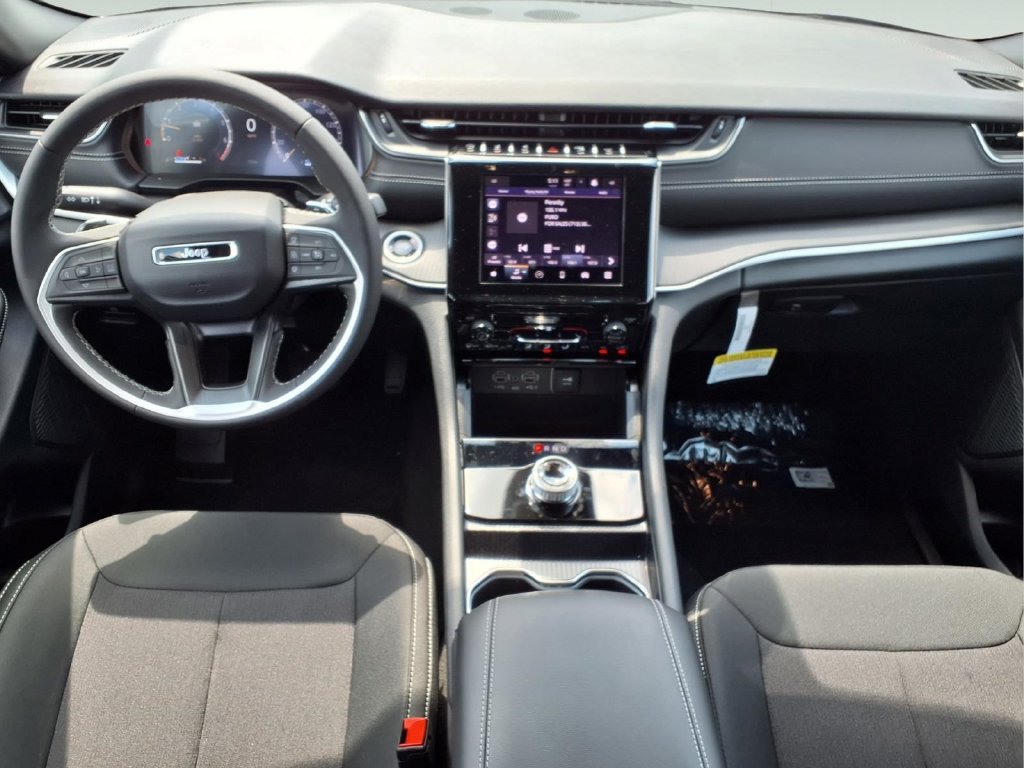 New 2026 Jeep Grand Cherokee Laredo AWD/4WD image 8