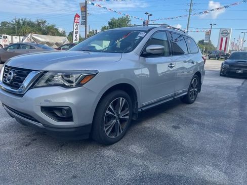 Used 2018 Nissan Pathfinder Platinum AWD/4WD image 4