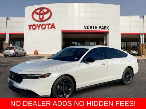 Used 2025 Honda Accord SE image 1