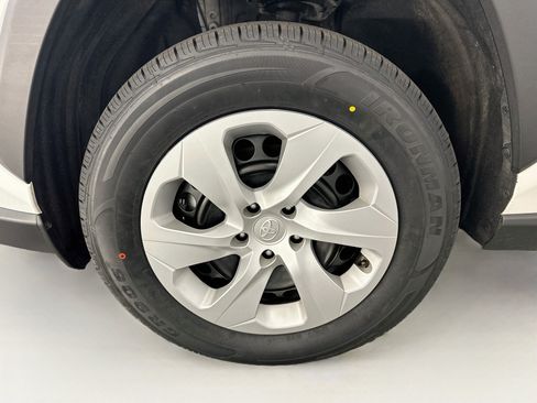 Used 2025 Toyota RAV4 LE AWD/4WD image 34