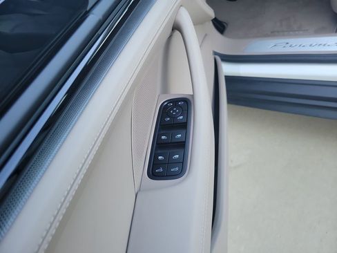 Certified 2025 Porsche Panamera 4 AWD/4WD image 16