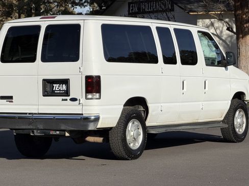 Used 2011 Ford E-350 and Econoline 350 XLT image 4