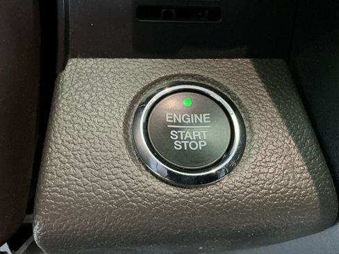 Used 2019 Ford Expedition Max XLT w/ Equipment Group 202A RWD image 29