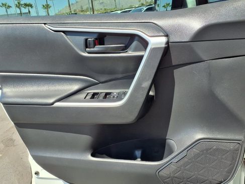 Used 2020 Toyota RAV4 LE AWD/4WD image 26