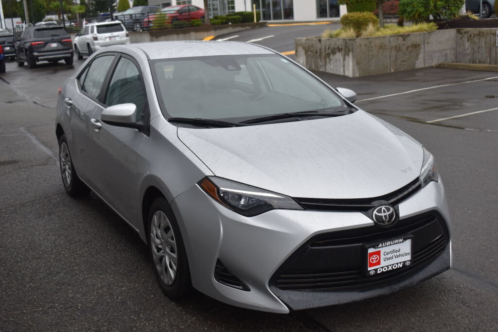 Used 2017 Toyota Corolla LE FWD image 3