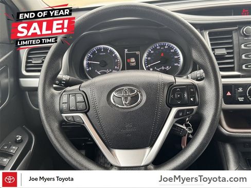 Used 2017 Toyota Highlander LE image 9