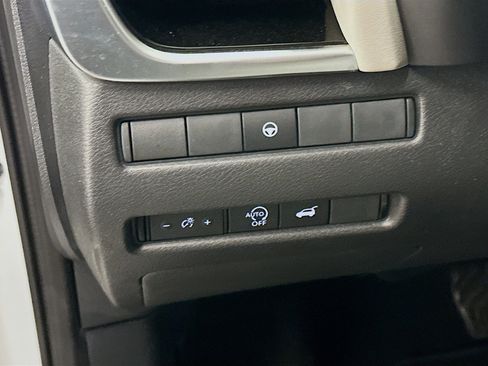 Used 2023 Nissan Rogue SL w/ SL Premium Package image 17