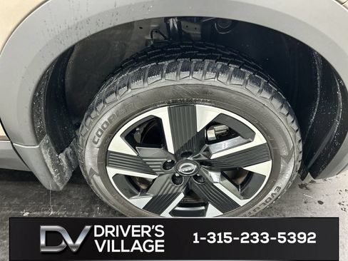 Used 2025 Nissan Kicks SV AWD/4WD image 8
