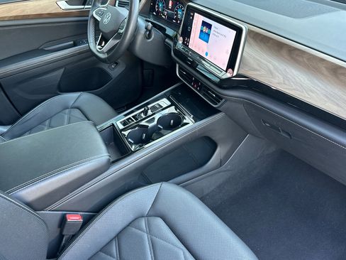 Certified 2024 Volkswagen Atlas SE image 17