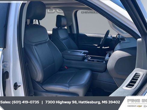 Used 2025 Ford Expedition Active AWD/4WD image 6