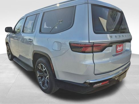 Used 2024 Jeep Wagoneer Series III image 4