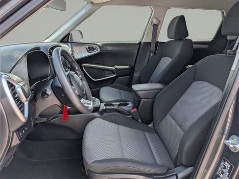 Used 2023 Kia Soul LX w/ LX Technology Package image 18
