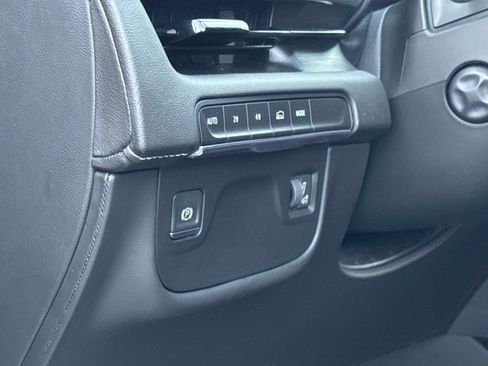 Used 2024 Cadillac Escalade Luxury image 11