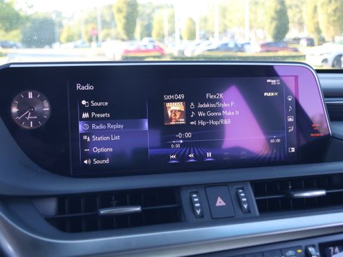 Used 2020 Lexus ES 300h w/ Premium Package FWD image 24