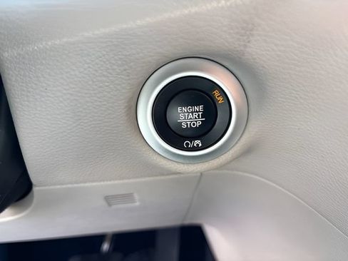 Used 2022 Chrysler Pacifica Touring-L FWD image 20