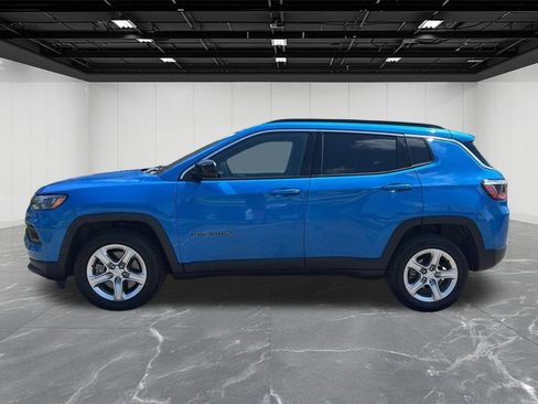 Used 2024 Jeep Compass Latitude AWD/4WD image 2