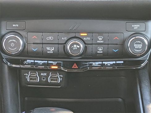 Certified 2022 Dodge Durango SXT w/ Anodized Platinum Package image 16