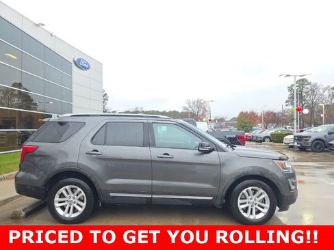 Used 2017 Ford Explorer XLT w/ Equipment Group 201A image 11