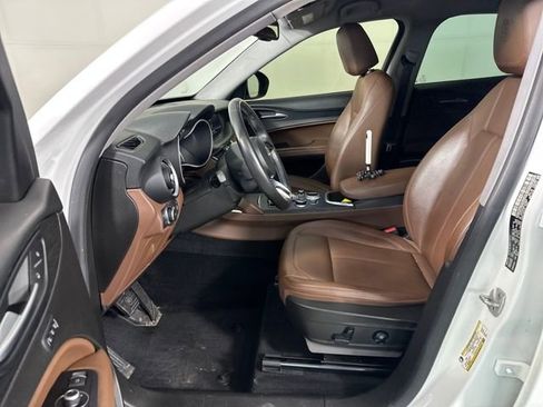 Used 2020 Alfa Romeo Stelvio AWD image 11