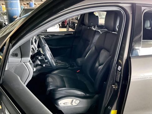 Used 2018 Porsche Macan image 7