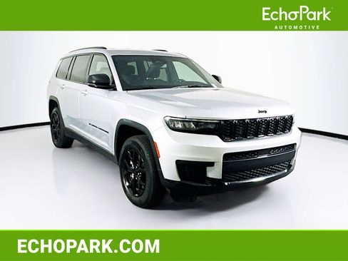 Used 2024 Jeep Grand Cherokee L Laredo image 1