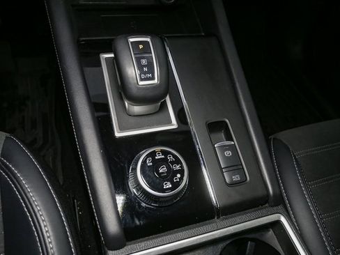 Used 2024 Mitsubishi Outlander SE image 27