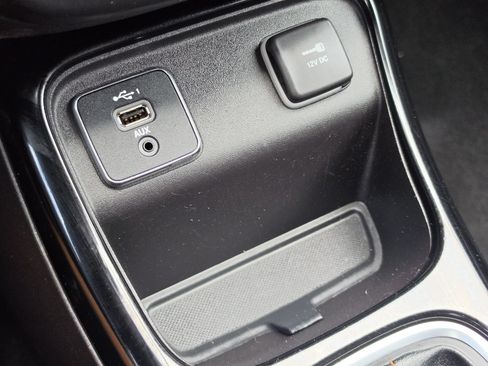 Used 2019 Jeep Compass Limited FWD image 30