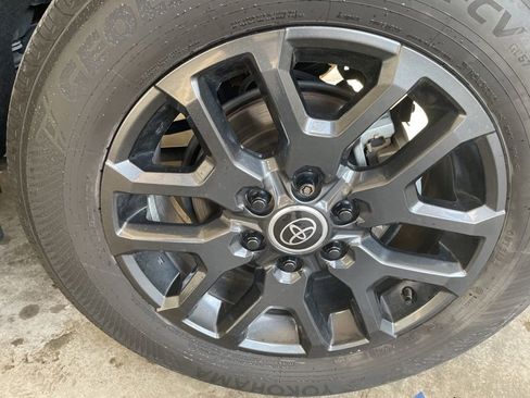Used 2024 Toyota Sequoia Platinum AWD/4WD image 11