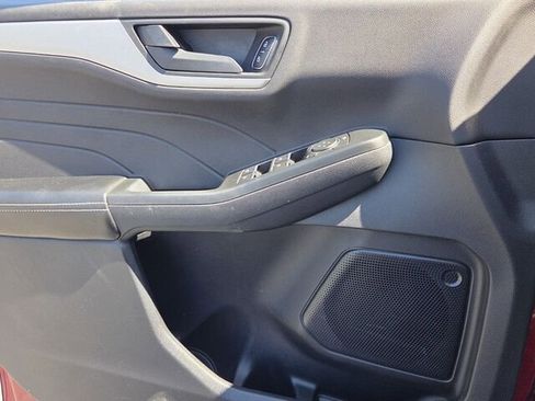 Used 2022 Ford Escape SE w/ SE Sport Appearance Package image 28