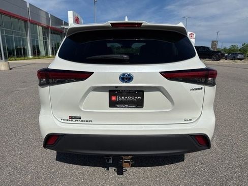 Used 2021 Toyota Highlander XLE AWD/4WD image 11