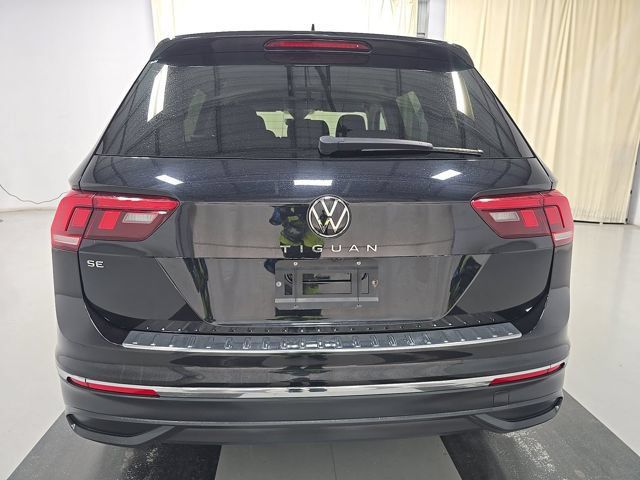 Used 2023 Volkswagen Tiguan SE FWD image 7