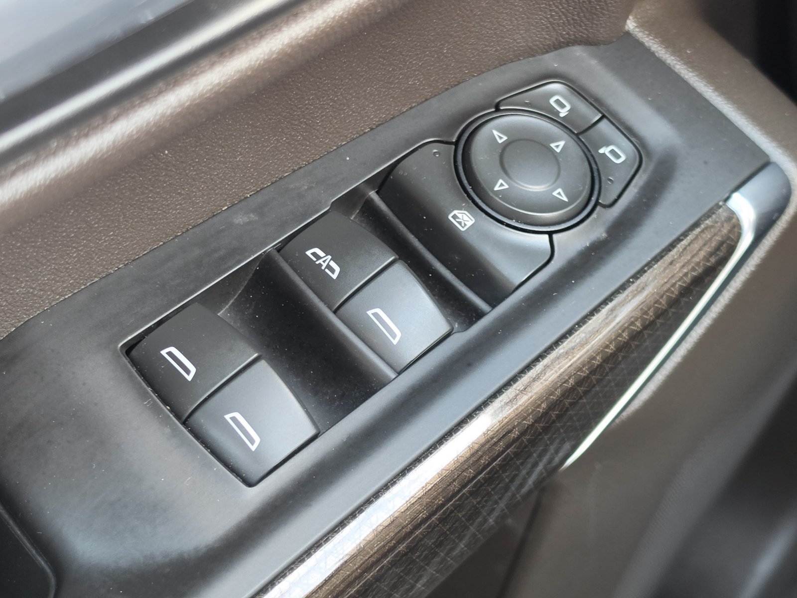 Used 2021 Chevrolet Silverado 1500 LT AWD/4WD image 19