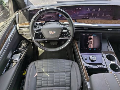 Certified 2025 Cadillac Escalade ESV Sport Platinum AWD/4WD image 18