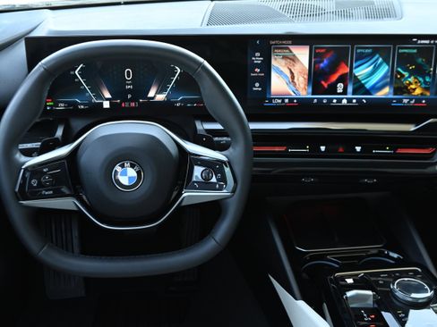 Certified 2024 BMW 530i 530i w/ Convenience Package image 14