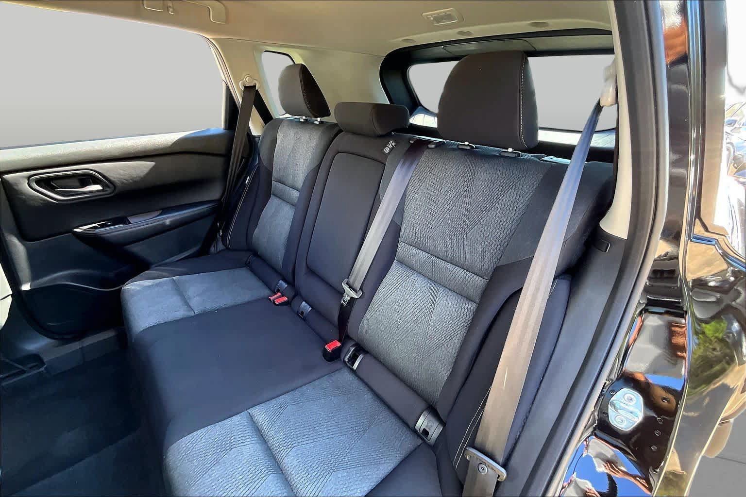 Used 2025 Nissan Rogue SV FWD image 20