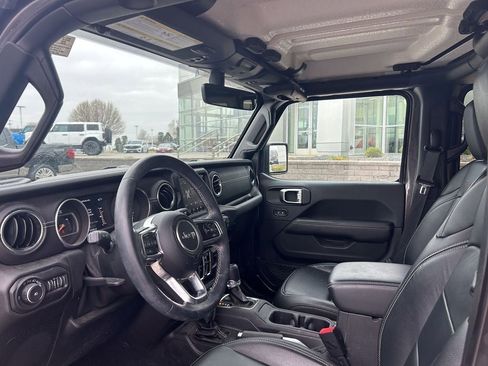 Used 2018 Jeep Wrangler Unlimited Sahara AWD/4WD image 9